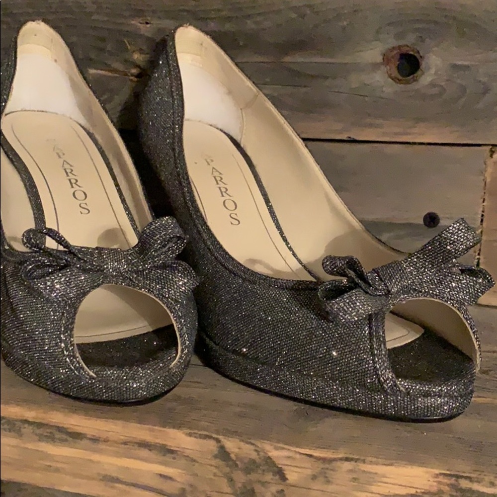 NWOT Super fun silver heels with peep toe